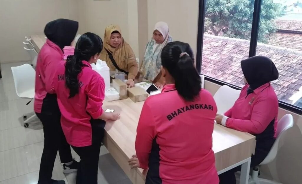 50583dkp kota tangerang beri pelatihan hidroponik bagi bhayangkari polres metro tangerang kota 505831
