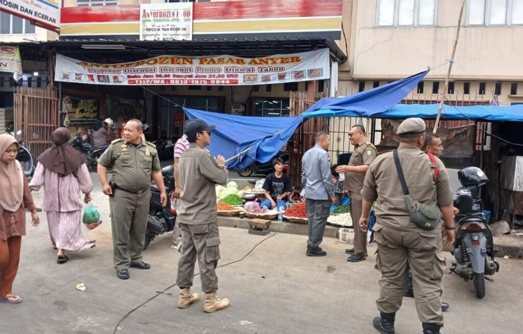 50893satpol pp kota tangerang kembali lakukan penertiban di pasar anyar dan pasar sipon 508931