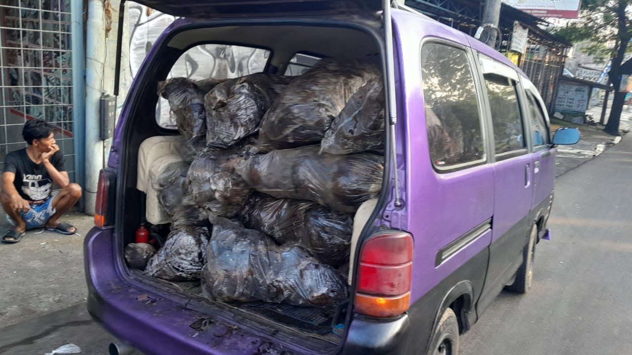 51001ott pembuang sampah sembarangan trantib kecamatan ciledug amankan minibus berisi penuh sampah 510011