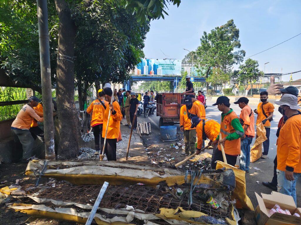51445pembongkaran tps liar berlanjut dlh kota tangerang mulai sisir wilayah barat 514451