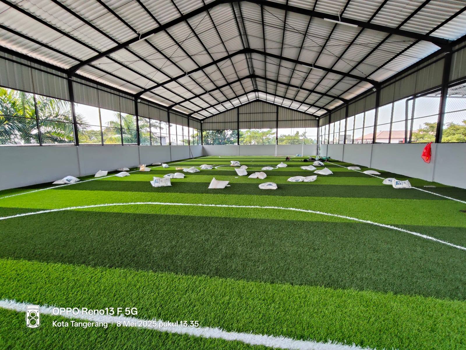51523tingkatkan infrastruktur olahraga pemkot tangerang siap resmikan lapangan futsal sintetis di gedung pemuda 515231