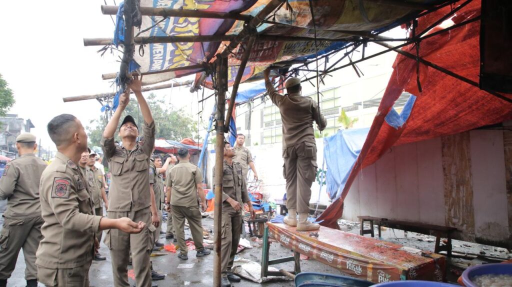 52425pedagang mulai masuk bertahap ke gedung pasar anyar tangerang lapak relokasi ikut dibersihkan 524251