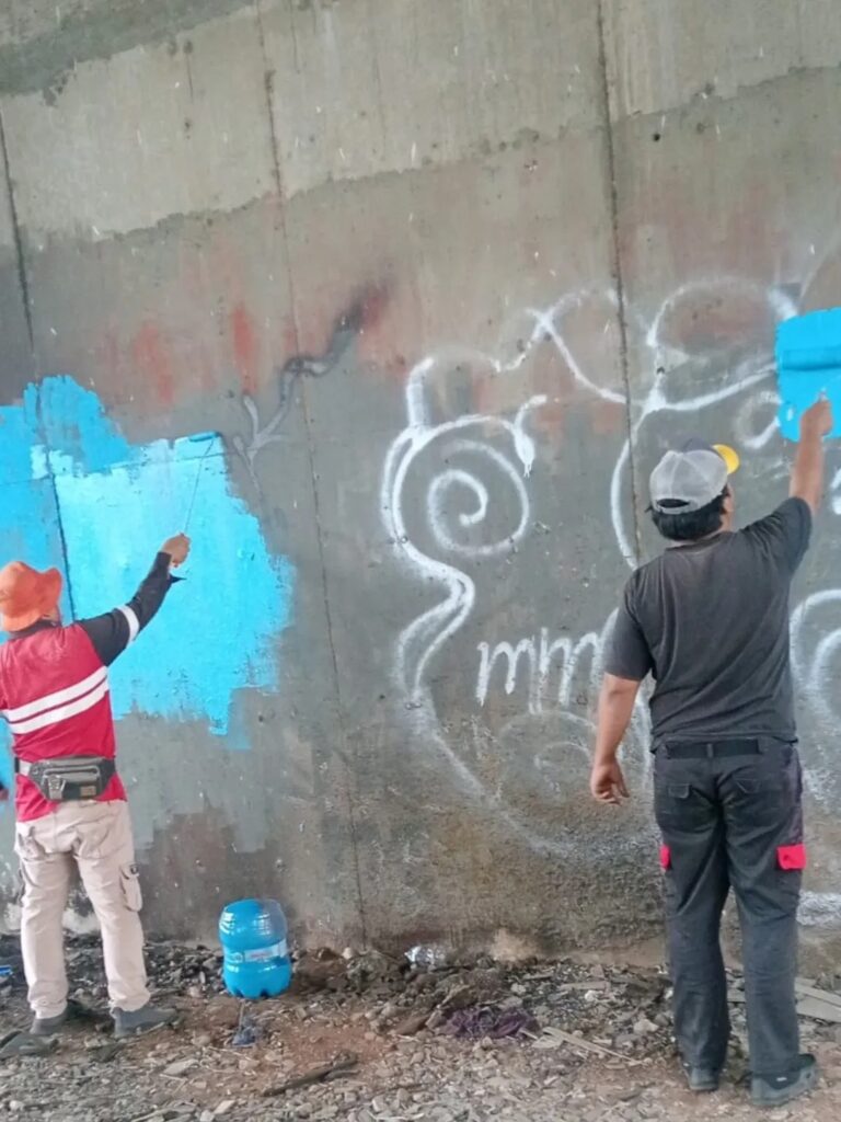 52445hapus coretan liar pemkot tangerang tertibkan aksi vandalisme sejumlah aset daerah 524451